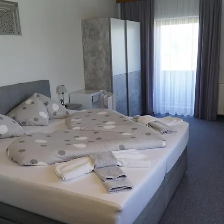 Penzion Pension-ferienwohnung Rotar 3*
